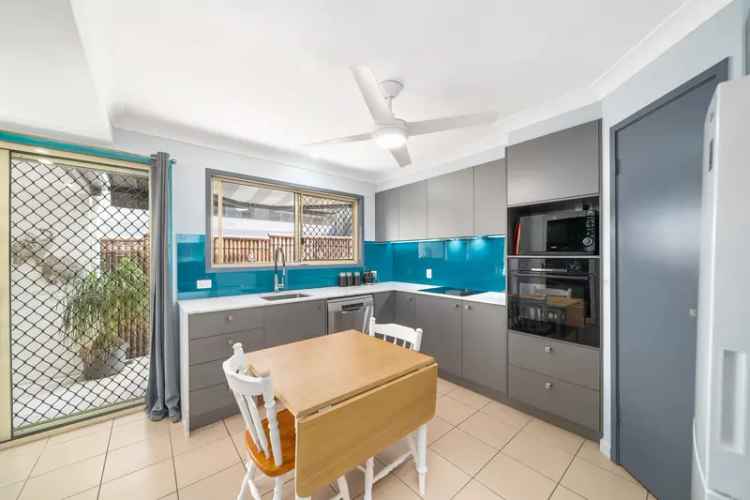 Low Maintenance Coastal Townhouse Redcliffe 3 Beds 2 Baths