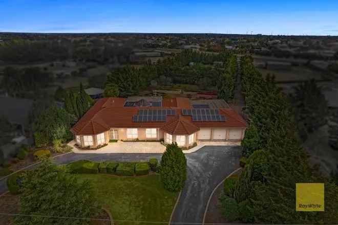 Family Home in Melbourne's Western Suburbs 5000m² Block