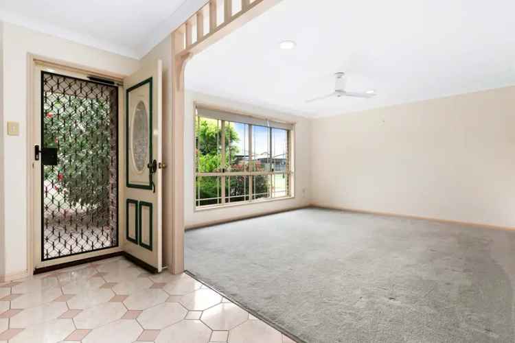 CENTRAL HERVEY BAY - SPACIOUS HOME