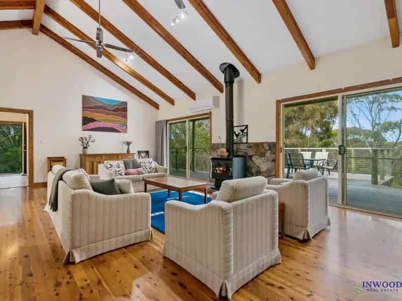 Buy stunning rural property with breathtaking views near Penneshaw