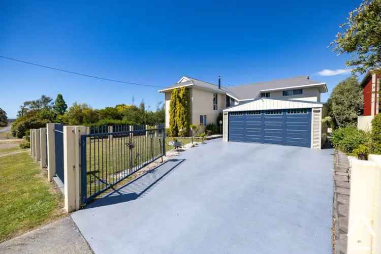 House For Sale - 86 Oxford Street, Beauty Point TAS 7270