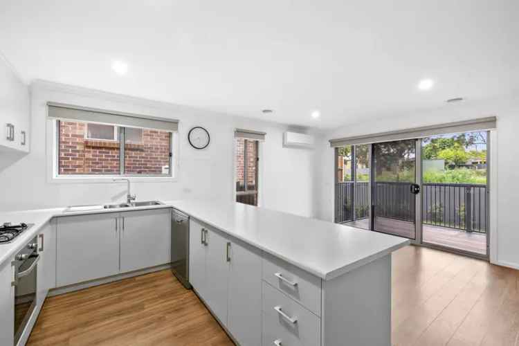 Immaculate 3 Bedroom Townhouse Near Ballarat CBD