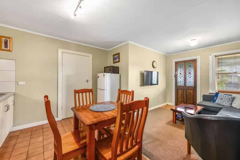 Buy Cottage in Penola with Spa Bath and Outdoor Pergola