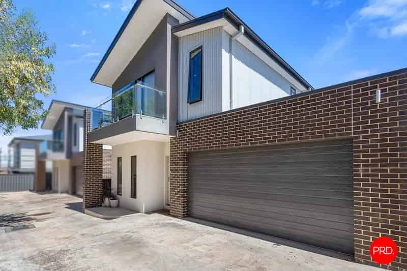 Beautiful Townhouse Less Than 5 Mins from CBD!