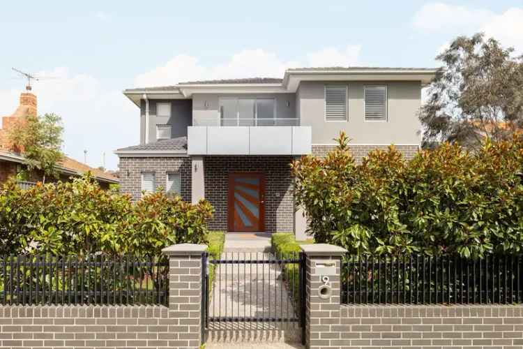 Modern Townhouse near Melville Road trams and O'Heas Bakery