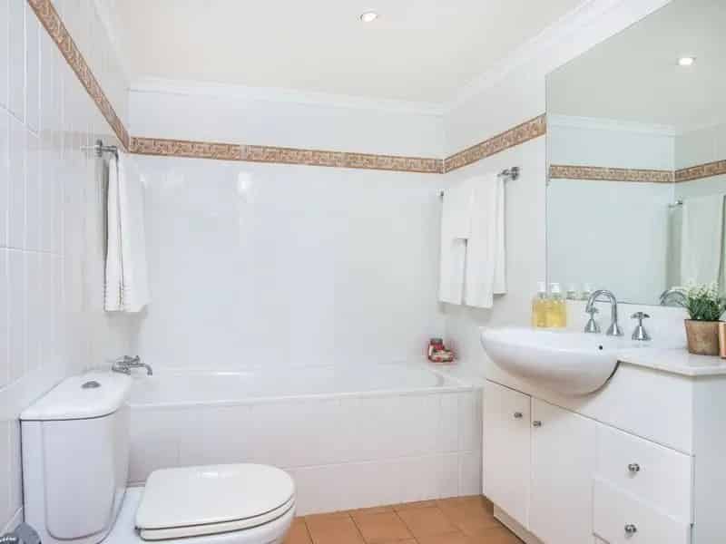 3 rooms house of 421 m² in Sydney