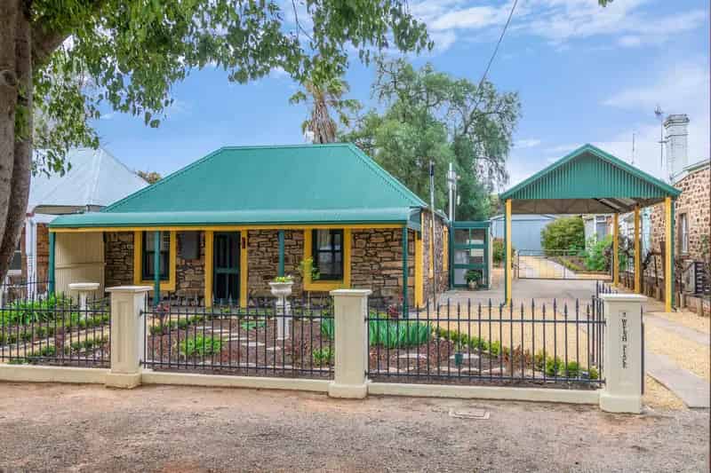 Immaculate, Charming Cottage!