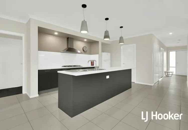 Stunning 4 Bed 2 Bath Family Home in Wallan