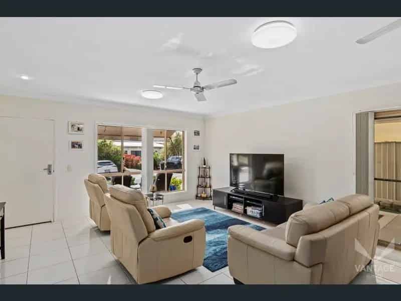 Vantage Eagleby Pines