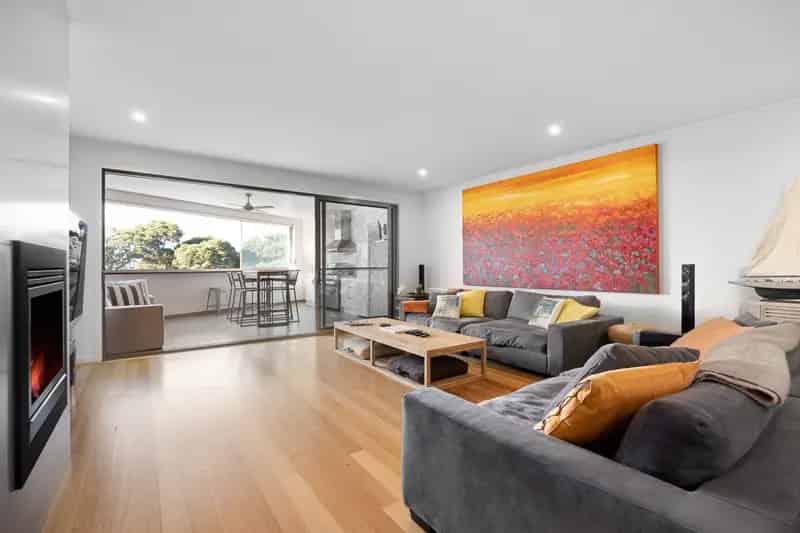 3 Bedroom 2 Bathroom Apartment Melbourne Near Blairgowrie Foreshore
