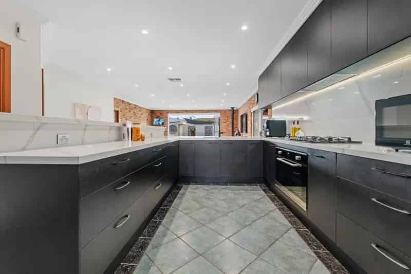 Substancial Family Home Ideal For The Extended Family