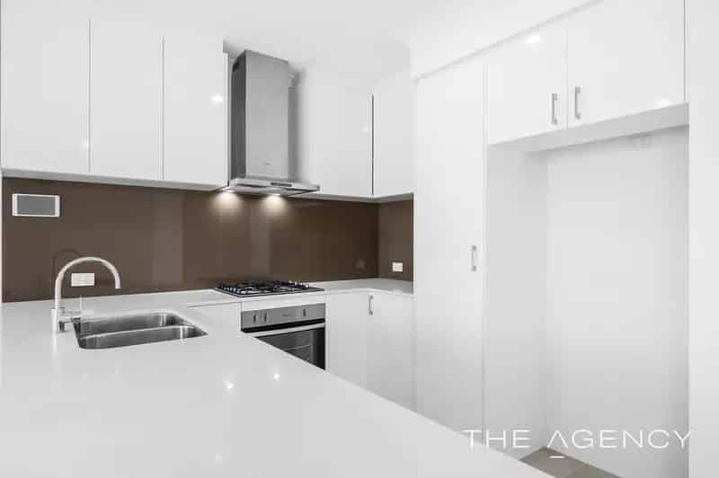 House For Sale - 35 Citrine Street, Treeby WA 6164