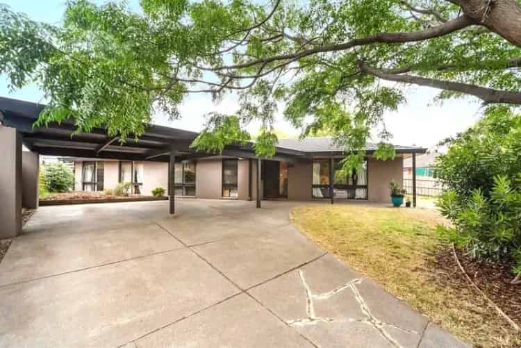 Functional Family Home in a sought-after location!