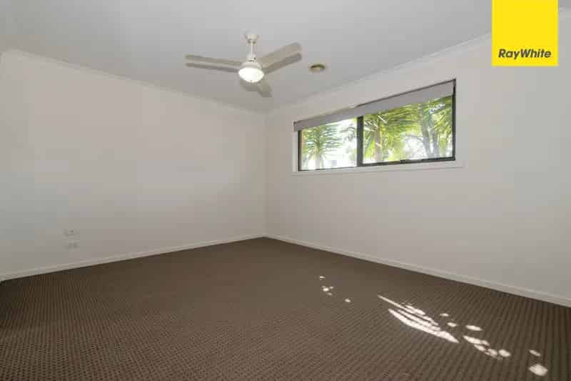 A spacious and Modern 4 BEDROOM HOUSE that has been freshly updated! Look no further!