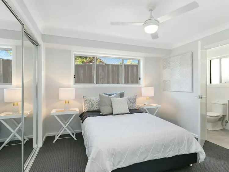 Torrens title duplex in ultra-convenient locale