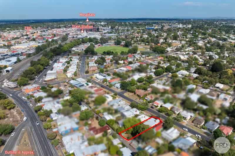 Quaint Cottage on Large Allotment Within Walking Distance to CBD