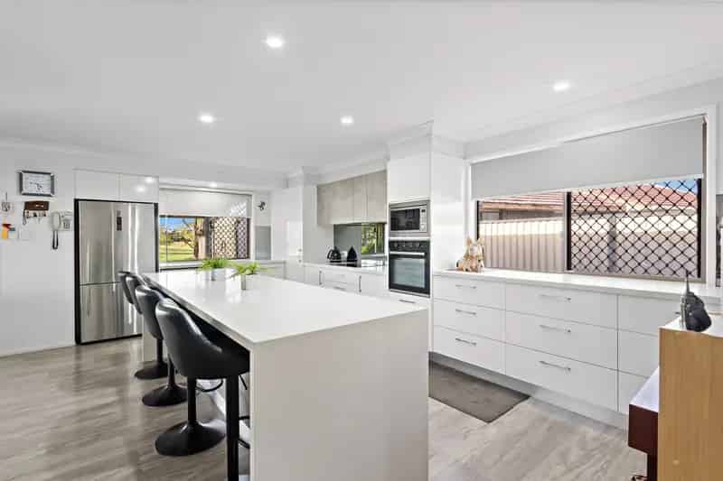 Rent Gorgeous 3 Bed Home in Mount Warren Park with Golf Course Frontage