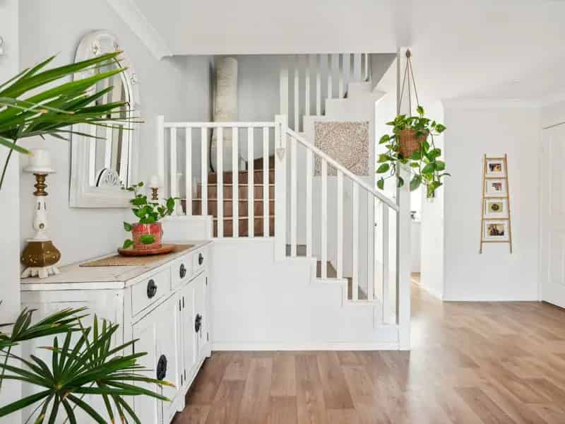 Stylish Coastal Living - Modern Townhouse in Prime Location