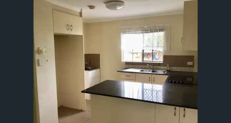 Rent 2 Bedroom Upstairs Unit in Woree with Air Conditioning and Balcony