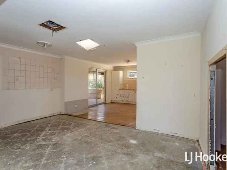 House For Sale in City of Canning, Western Australia