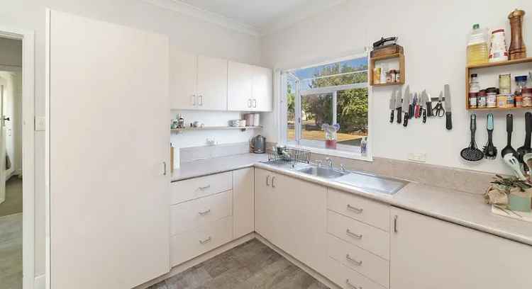 House For Rent in Hamilton, Victoria