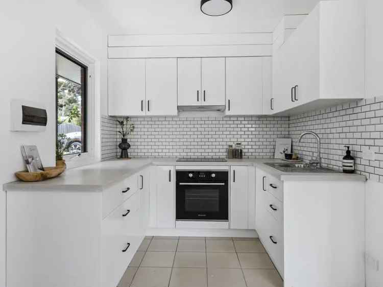 Stylish Renovated Apartment Near Hobart CBD