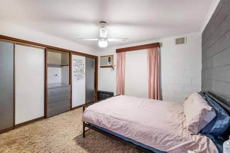 Rent three bedroom rural property with great features near Hamilton