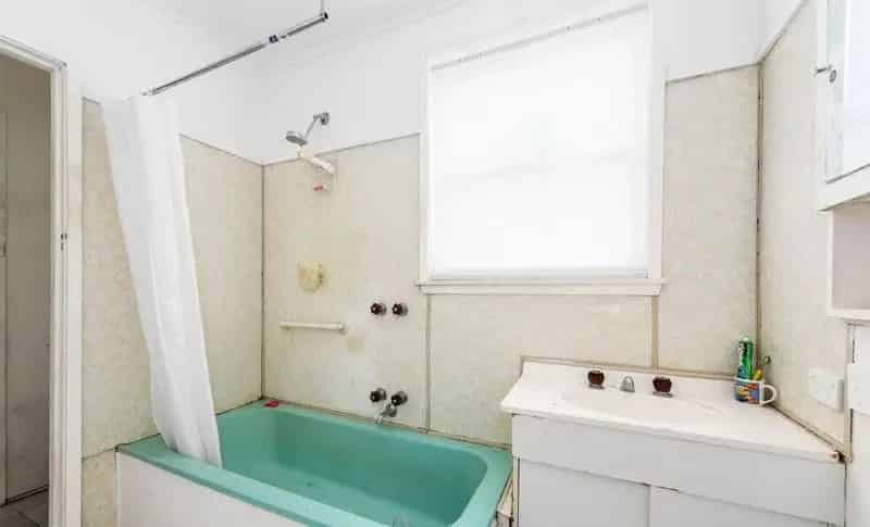 PRICE $290,000 - MUST SELL QUICKLY!