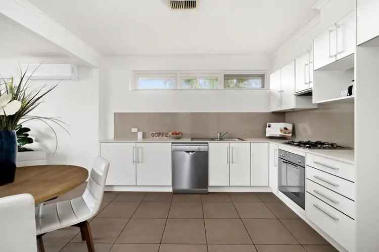 3 Bedroom Villa in Mount Waverley - Spacious & Modern