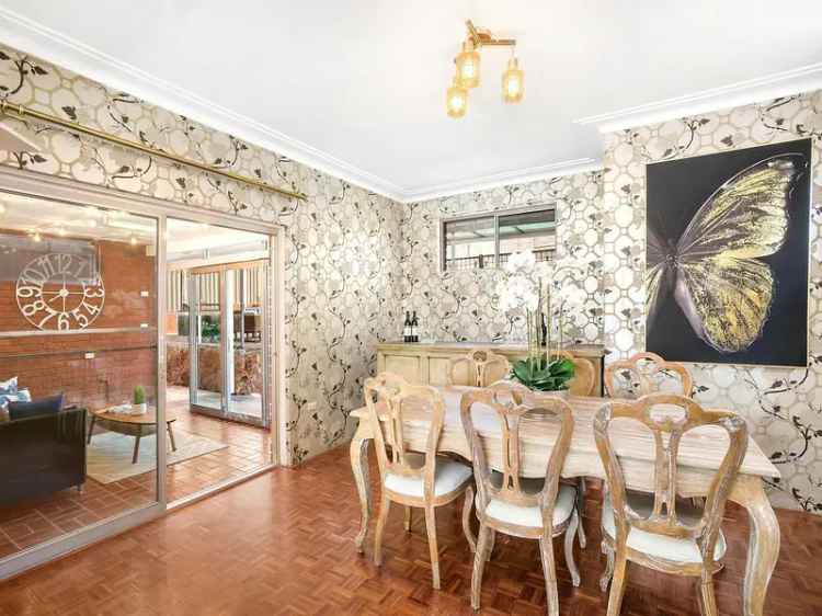 3 rooms house of 334 m² in Sydney