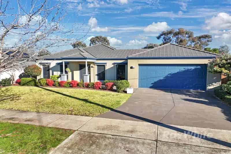 Buy House in a Stylish Contemporary Residence with Pool and Garden