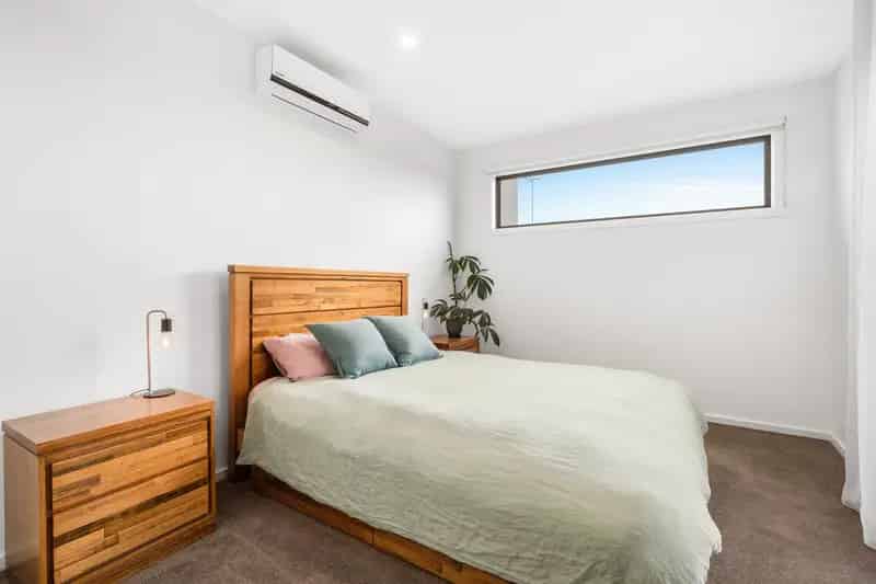 Contemporary townhouse for sale in Quay 2 estate with luxury features