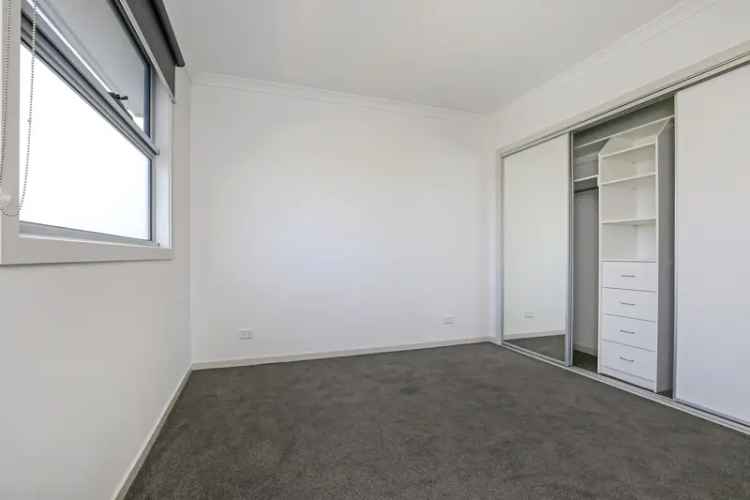 2 Bedroom Townhome in Melbourne Fairfield 239m²