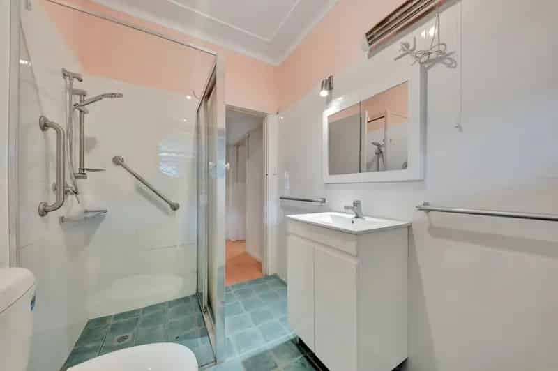 Lease 3 Bedroom House in West Pennant Hills with Garden and Deck