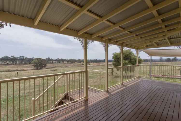 Rural Retreat with 2 Houses 50 Acres Solar Systems Cowra NSW