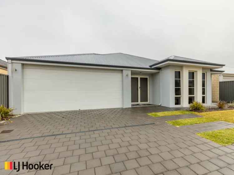 Modern 4x2 Treeby Home Near Cockburn Shopping Centre