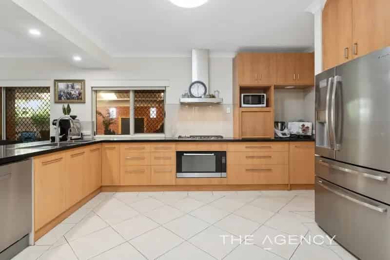 House For Sale - 18 Waterview Parade, Southern River WA 6110