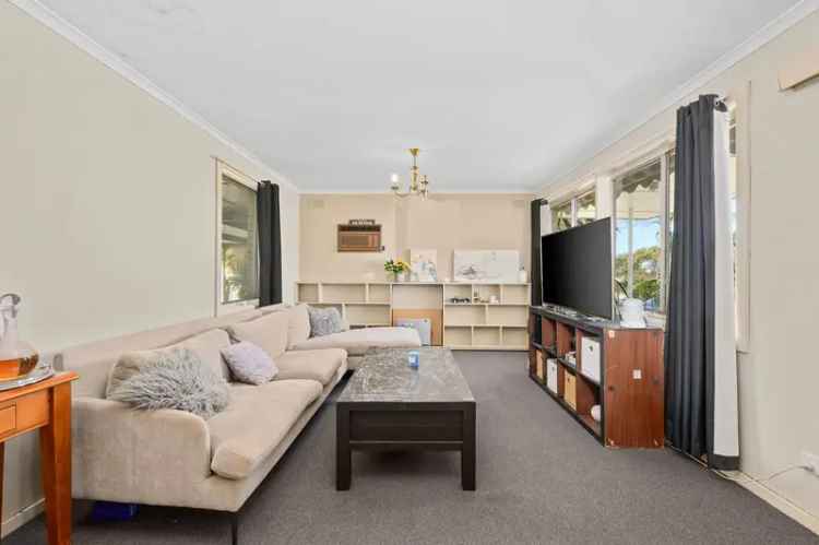 House for Sale in Morphett Vale with Spacious Backyard and Modern Features