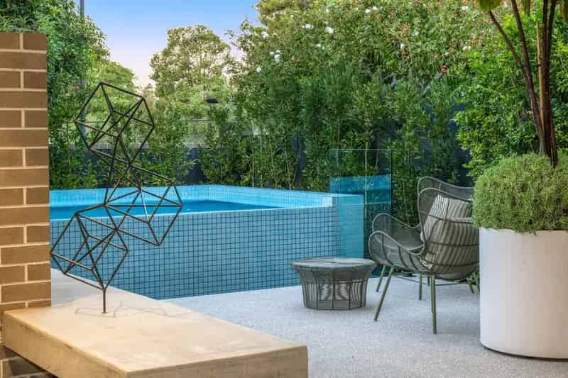 ARCHITECTURAL COOL MEETS FAMILY FUNCTIONALITY