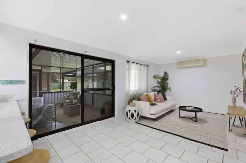 Real Estate For Lease - 87 Brooke Avenue - Killarney Vale , NSW