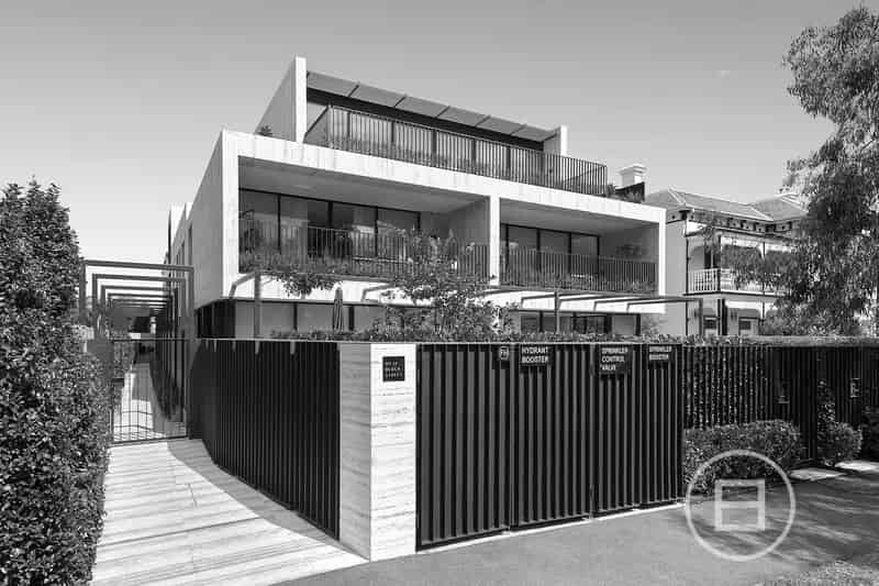 Buy House in Brighton with Luxury Features and Garden Residence