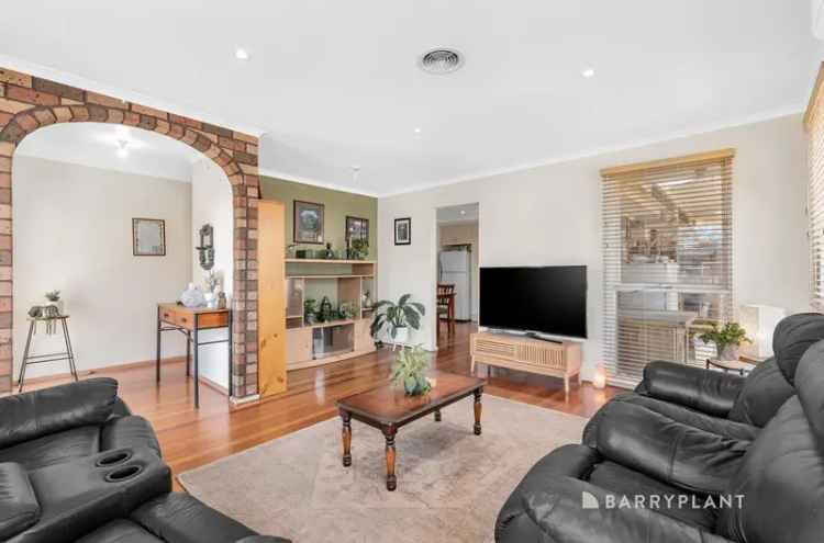 Sensational 4-Bedroom Home Near Greenbrook Shops and Epping Station