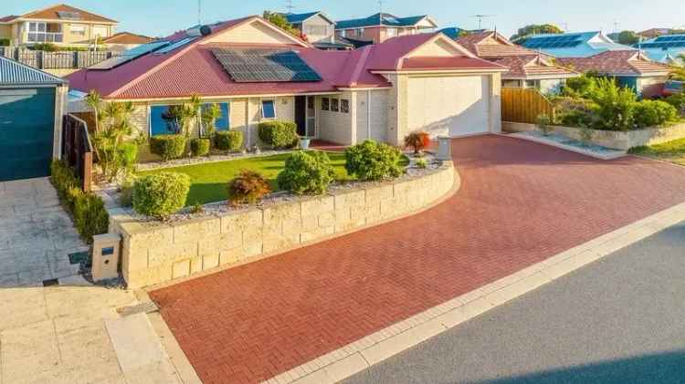 House For Sale - 15 Hibbertia Follow, Halls Head WA 6210