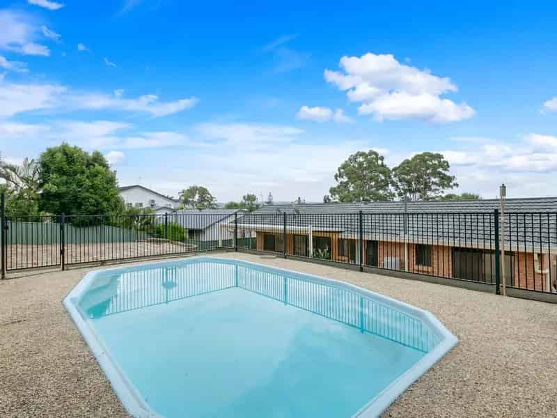 Lease 3 Bedroom Home with Pool in Ashmore QLD