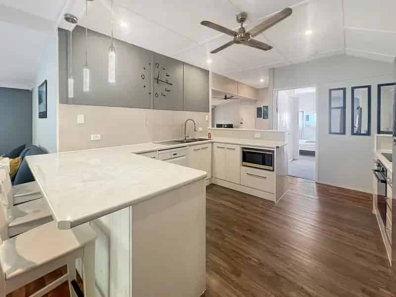 Buy House Somerset Dam 4 Bedrooms Modern Kitchen Elevated Views
