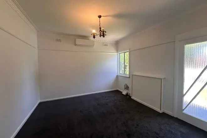 House For Rent in 96, Erskine Street, Armidale, New South Wales