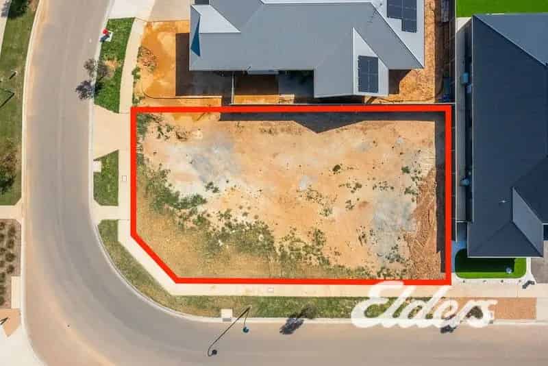 buy corner allotment in prestigious golfing estate near Black Bull Golf Course