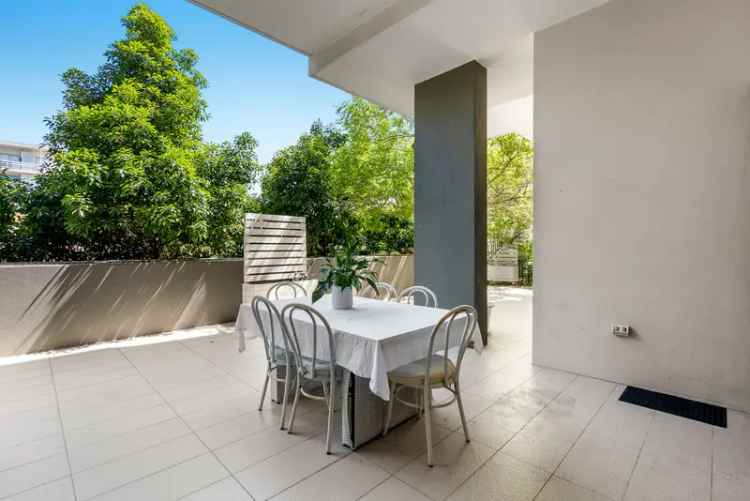 Rent Spacious Apartment with Courtyard in Wooloowin