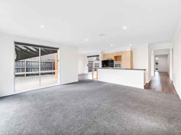 3 Bed 2 Bath Home in Cranbourne West - Family Friendly