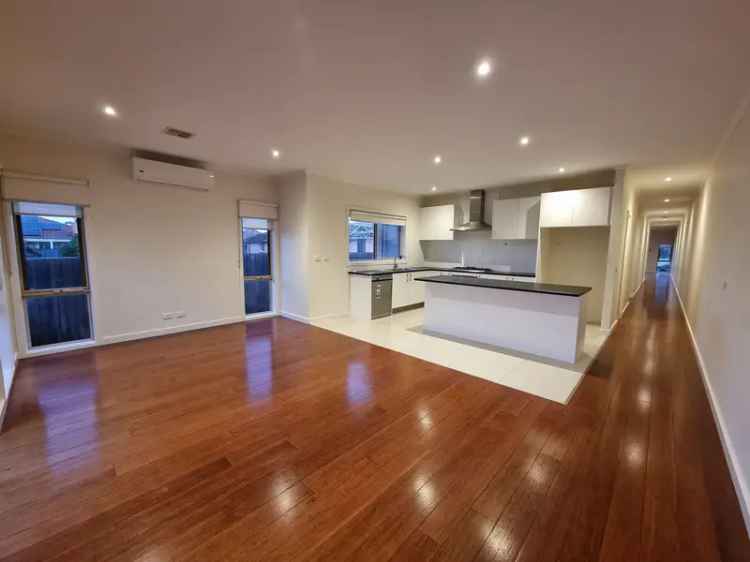 3 Bedroom Townhouse Clayton South VIC - Modern Living near Monash Medical Centre